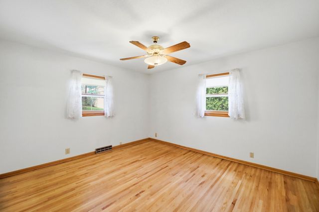 4825 Oregon Avenue N, New Hope, MN 55428