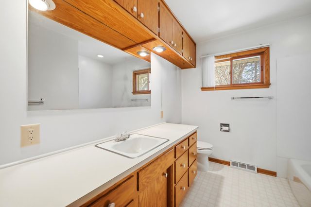 4825 Oregon Avenue N, New Hope, MN 55428