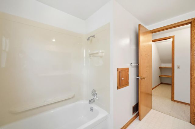 4825 Oregon Avenue N, New Hope, MN 55428