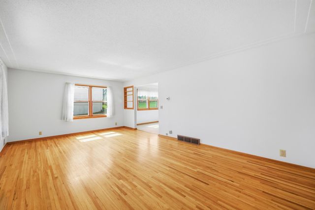 4825 Oregon Avenue N, New Hope, MN 55428