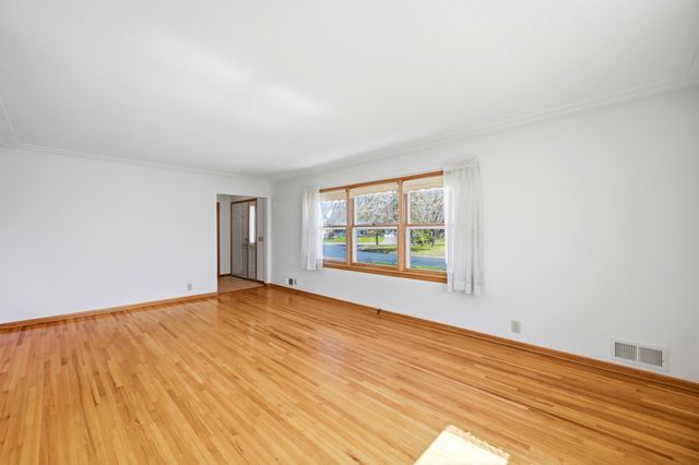 4825 Oregon Avenue N, New Hope, MN 55428