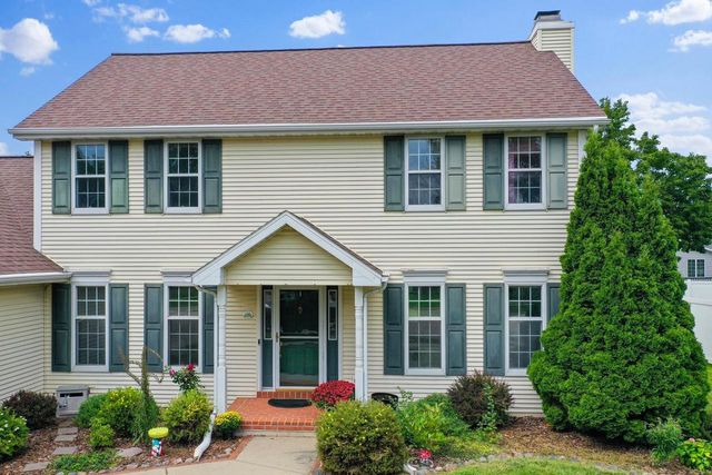 1757 SUNNYSIDE LANE, De Pere, WI 54115