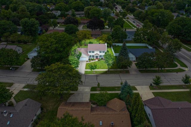 1757 SUNNYSIDE LANE, De Pere, WI 54115