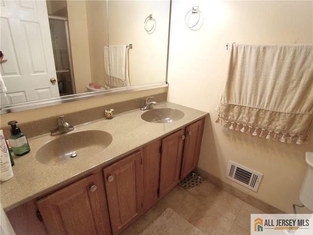 53 Regal Drive, South Brunswick, NJ 08852