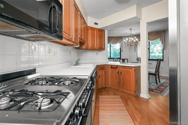 680 W Boston Post Road 3A, Mamaroneck, NY 10543