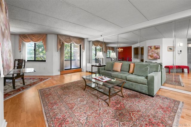 680 W Boston Post Road 3A, Mamaroneck, NY 10543