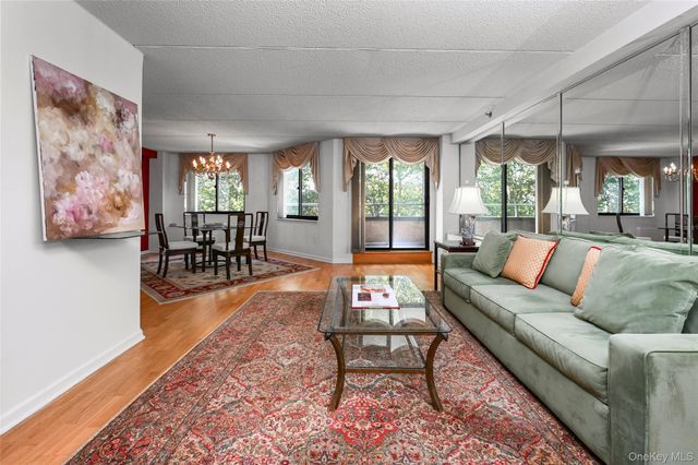 680 W Boston Post Road 3A, Mamaroneck, NY 10543