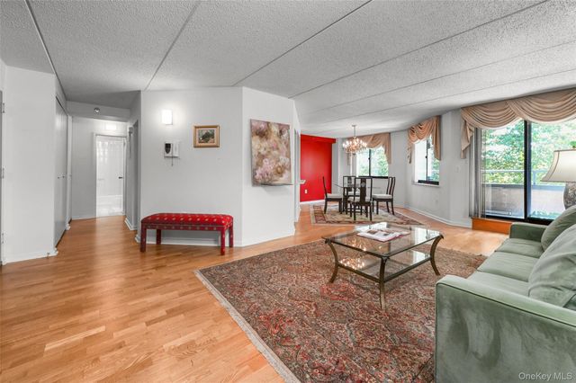 680 W Boston Post Road 3A, Mamaroneck, NY 10543