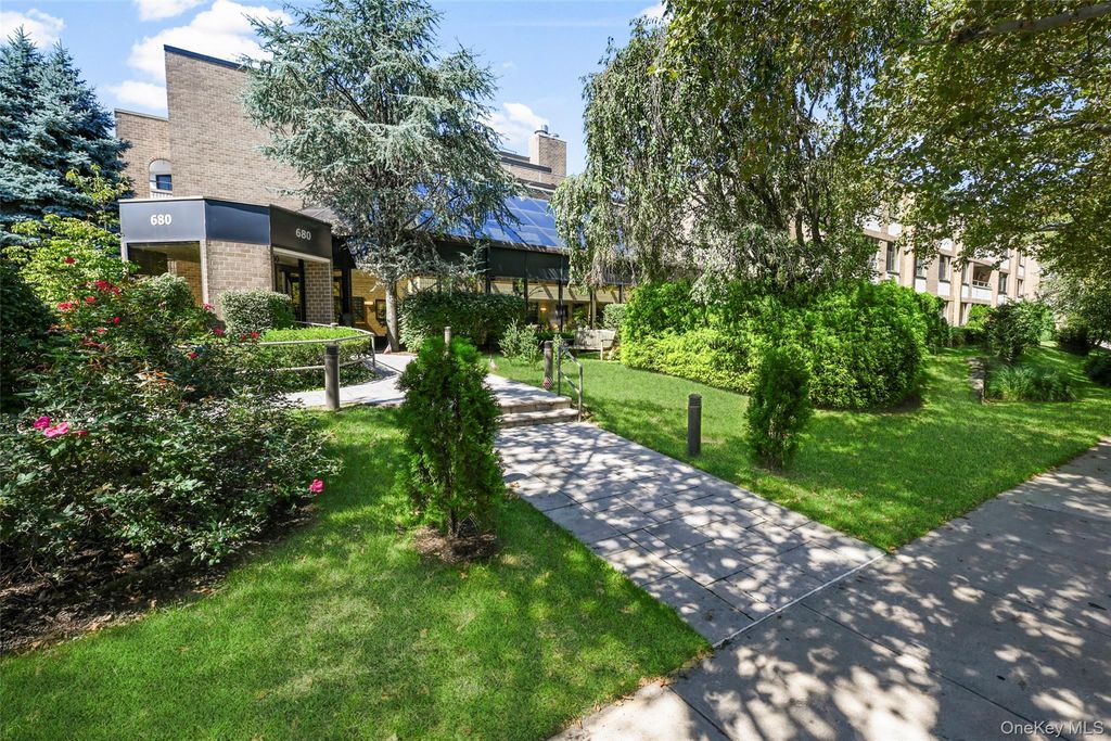 680 W Boston Post Road 3A, Mamaroneck, NY 10543 — exterior