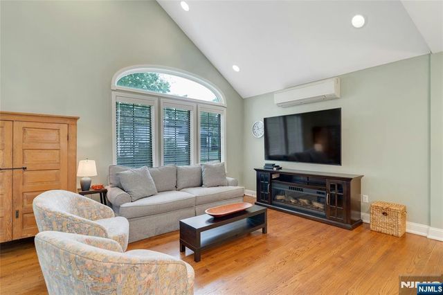 631 Cooper Avenue, Oradell, NJ 07649