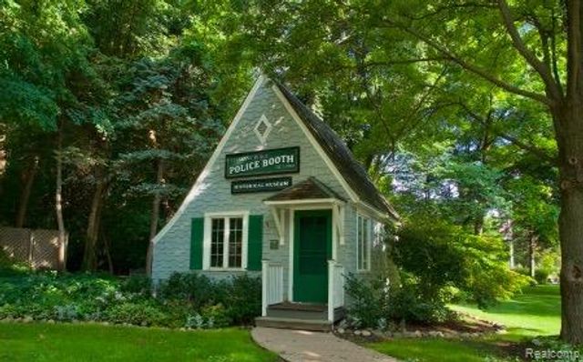 1 Kensington Boulevard, Pleasant Ridge, MI 48069