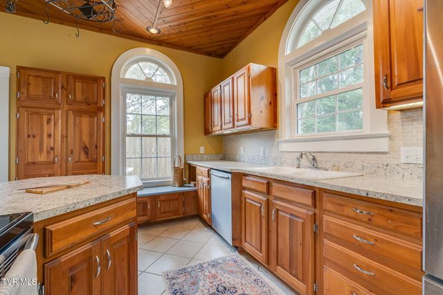 826 Polk Avenue, Johnson City, TN 37604