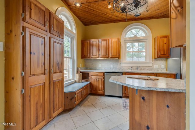826 Polk Avenue, Johnson City, TN 37604