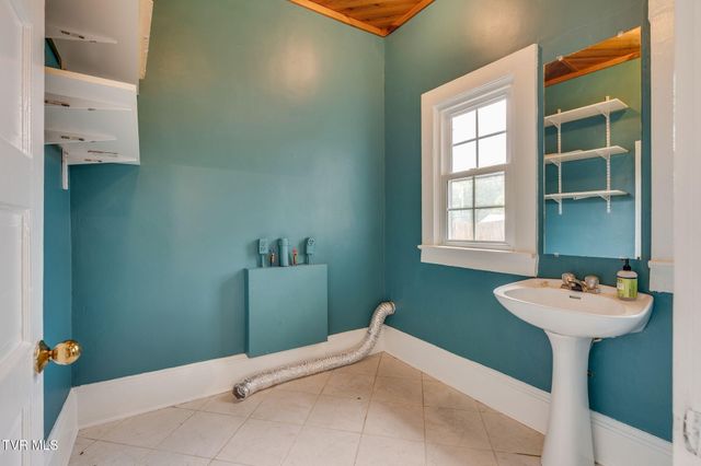 826 Polk Avenue, Johnson City, TN 37604