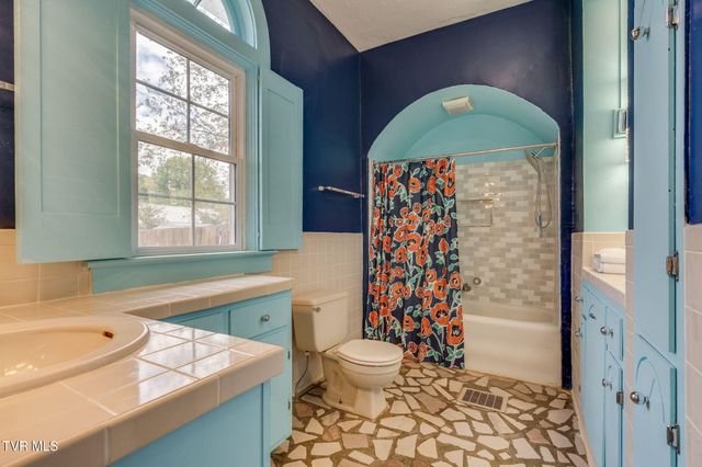 826 Polk Avenue, Johnson City, TN 37604