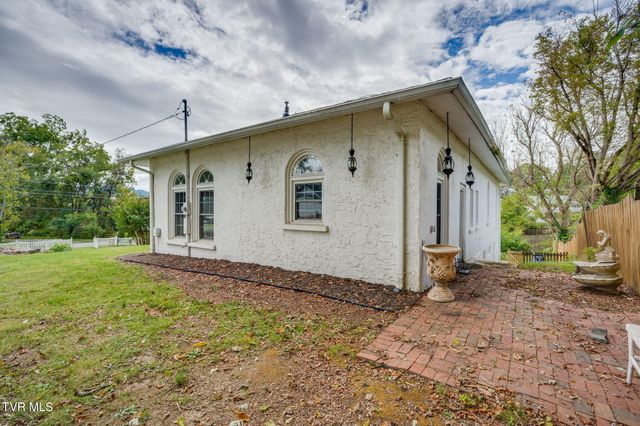 826 Polk Avenue, Johnson City, TN 37604