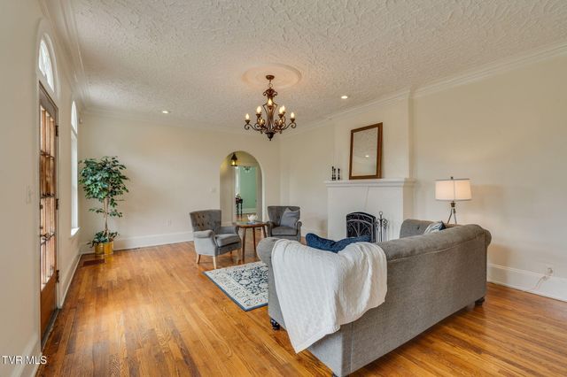 826 Polk Avenue, Johnson City, TN 37604