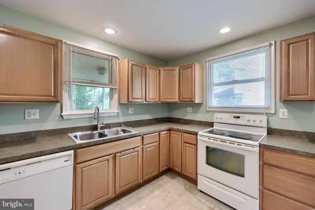 138 CREST AVE, Lancaster, PA 17602