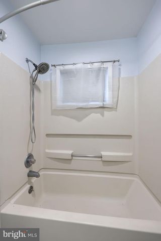 138 CREST AVE, Lancaster, PA 17602
