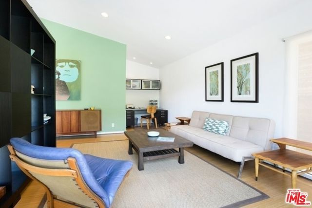 838 N Las Casas Avenue, Los Angeles, CA 90272