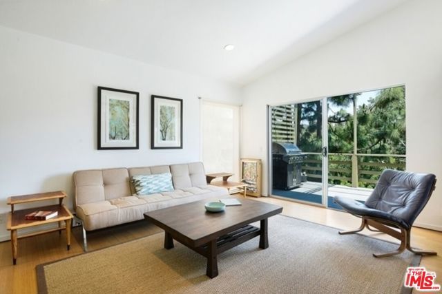 838 N Las Casas Avenue, Los Angeles, CA 90272
