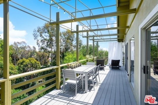 838 N Las Casas Avenue, Los Angeles, CA 90272