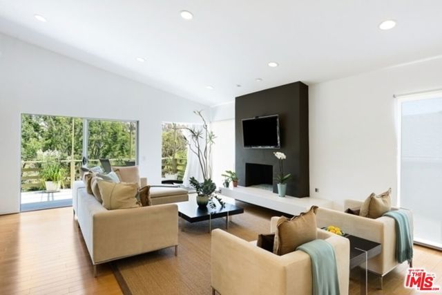 838 N Las Casas Avenue, Los Angeles, CA 90272