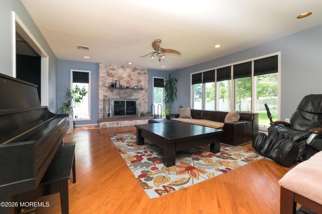 10 Mitchell Court, Marlboro, NJ 07746