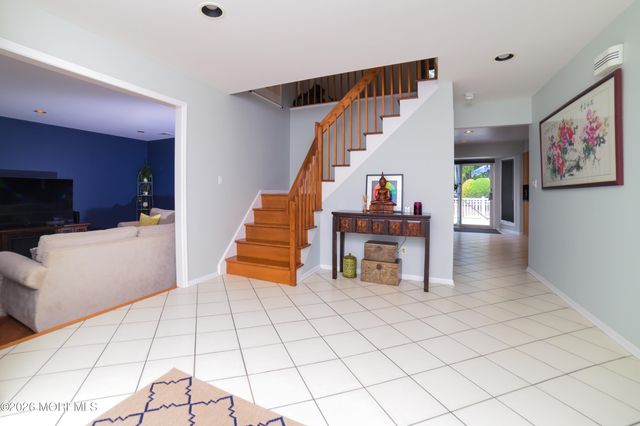 10 Mitchell Court, Marlboro, NJ 07746