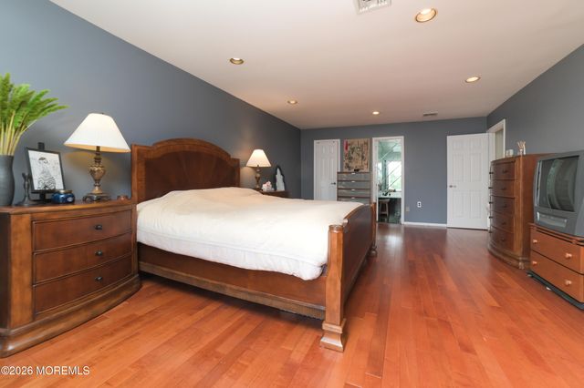 10 Mitchell Court, Marlboro, NJ 07746