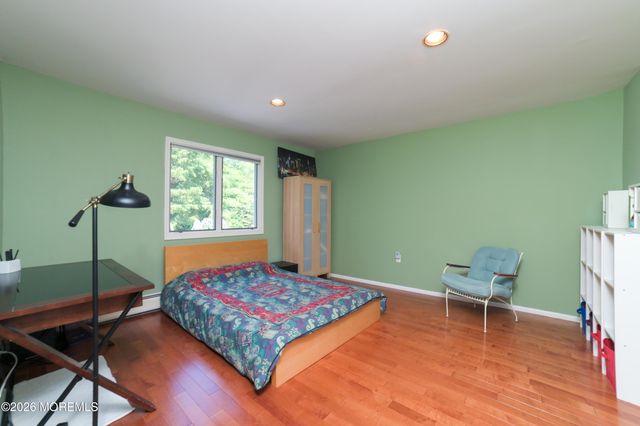 10 Mitchell Court, Marlboro, NJ 07746