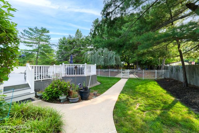 10 Mitchell Court, Marlboro, NJ 07746