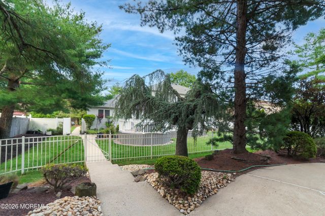 10 Mitchell Court, Marlboro, NJ 07746