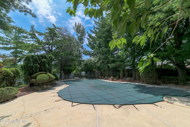 10 Mitchell Court, Marlboro, NJ 07746
