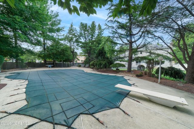 10 Mitchell Court, Marlboro, NJ 07746