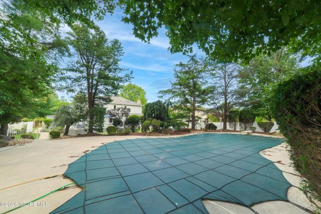 10 Mitchell Court, Marlboro, NJ 07746
