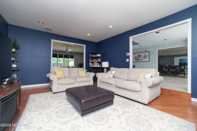 10 Mitchell Court, Marlboro, NJ 07746