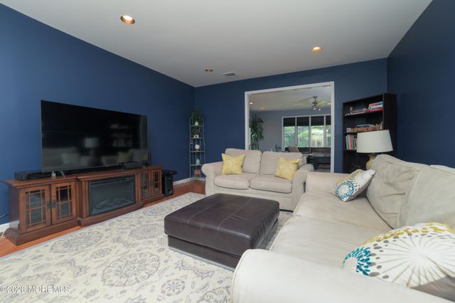 10 Mitchell Court, Marlboro, NJ 07746