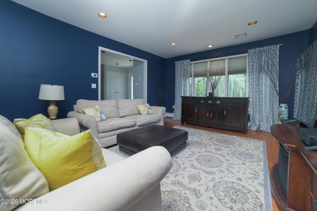 10 Mitchell Court, Marlboro, NJ 07746
