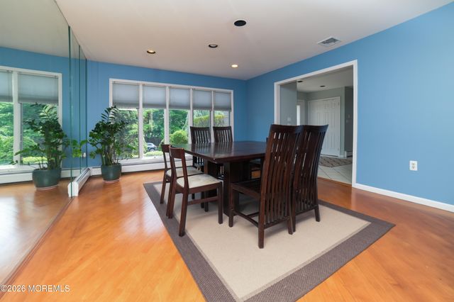 10 Mitchell Court, Marlboro, NJ 07746
