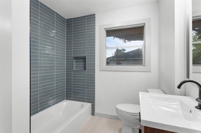 2222 N Grand Boulevard, Pearland, TX 77581