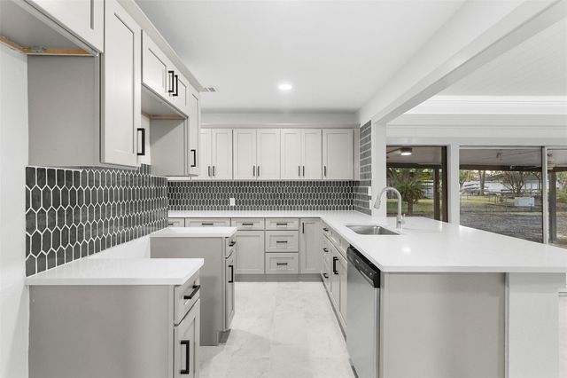 2222 N Grand Boulevard, Pearland, TX 77581