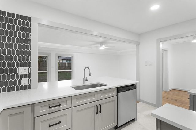 2222 N Grand Boulevard, Pearland, TX 77581