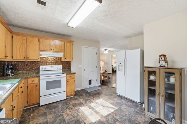 216 Whispering Pine Circle NE, White, GA 30184