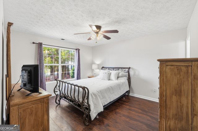 216 Whispering Pine Circle NE, White, GA 30184