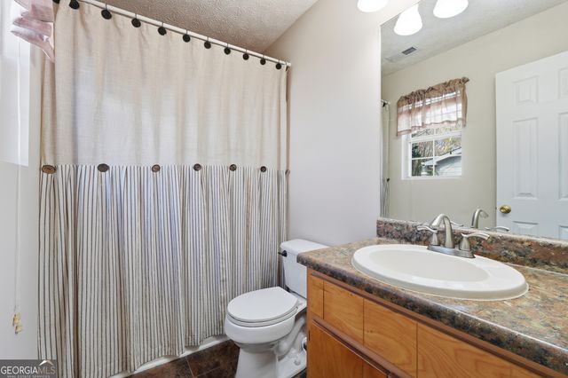 216 Whispering Pine Circle NE, White, GA 30184