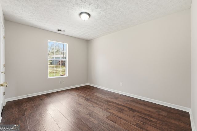 216 Whispering Pine Circle NE, White, GA 30184