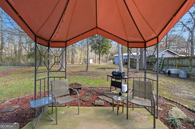 216 Whispering Pine Circle NE, White, GA 30184