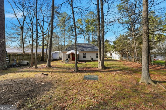 216 Whispering Pine Circle NE, White, GA 30184