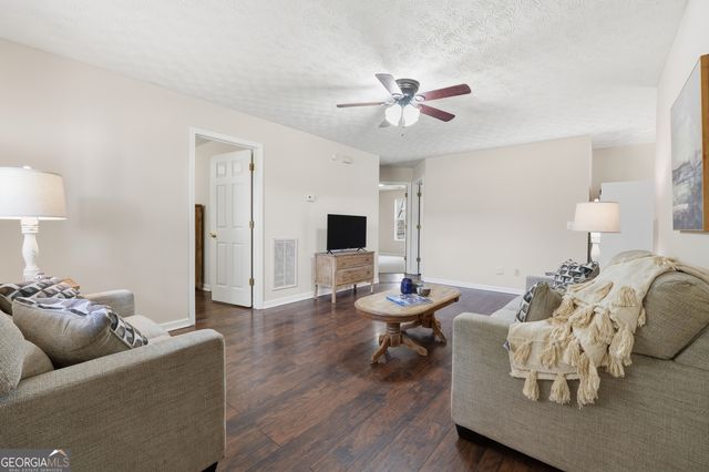 216 Whispering Pine Circle NE, White, GA 30184